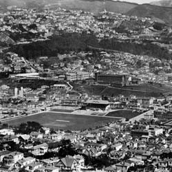 Wellington city, looking west across the Mount Cook area, circa 1930. The Basin Reserve, Mount Cook Prison and Wellington High School are clearly visible.